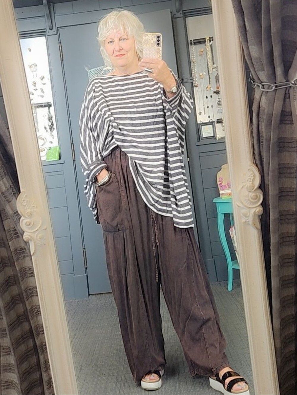 Easel Oversize Stripe Top - Picture 2 of 5
